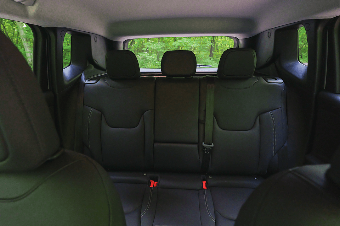 Jeep-Renegade-Backseat