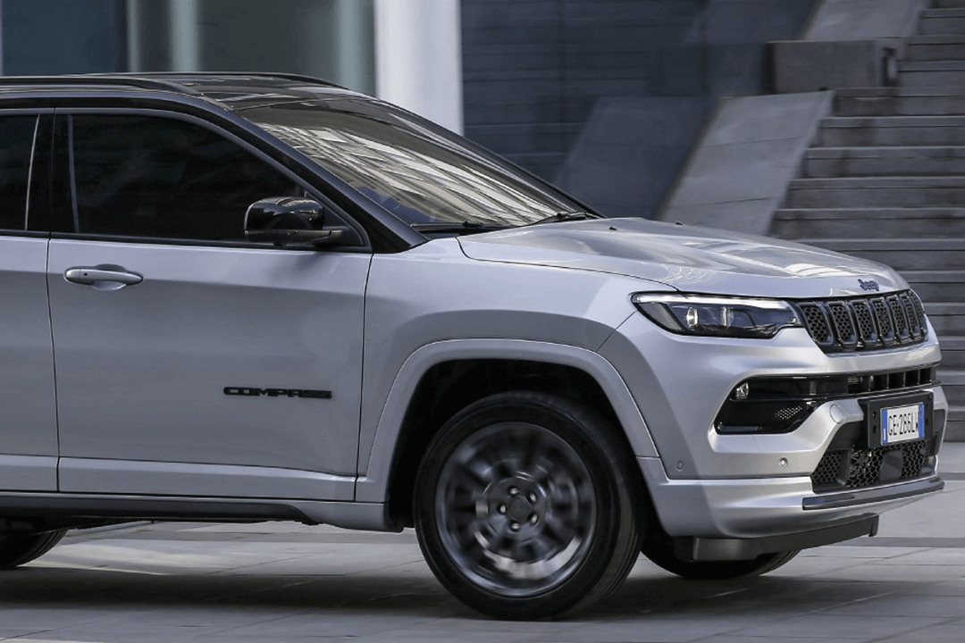 Jeep-Compass-4xe-front